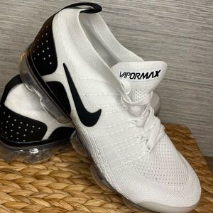 NWO Box Nike Air Vapormax Flyknit White Black Sz 8 Running Shoes